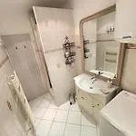 Renting - 9 Massena - Spacious Massena Square - Ac - Fully Equipped *