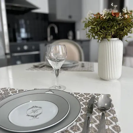Renting - 9 Massena - Spacious Massena Square - Ac - Fully Equipped 아파트 *
