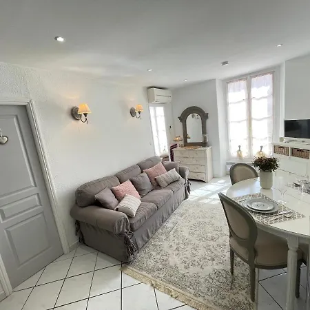 Renting - 9 Massena - Spacious Massena Square - Ac - Fully Equipped 아파트