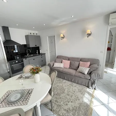 Renting - 9 Massena - Spacious Massena Square - Ac - Fully Equipped