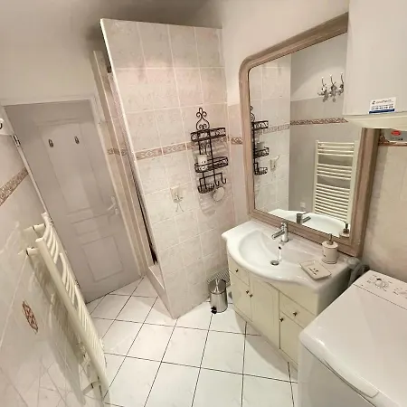 Renting - 9 Massena - Spacious Massena Square - Ac - Fully Equipped *