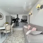 Renting - 9 Massena - Spacious Massena Square - Ac - Fully Equipped
